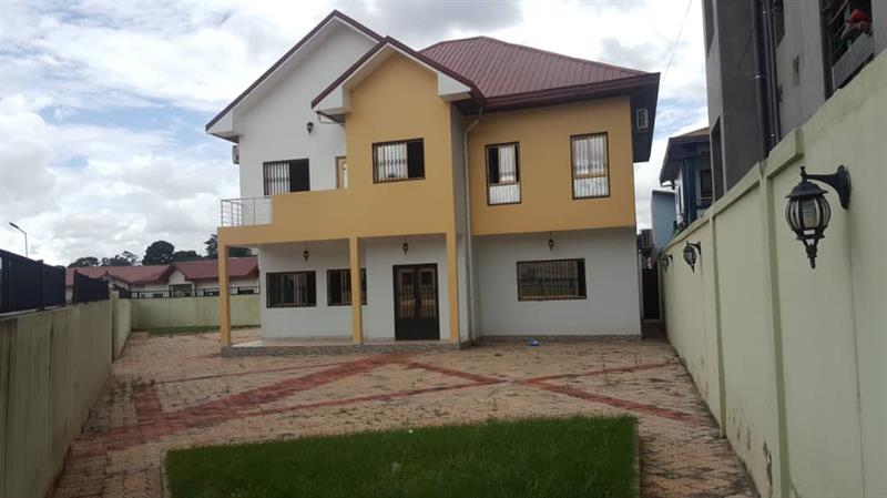 Omnisports duplex d'une superficie de 800m2 a vendre avec 9 chambres BRAD IMMO